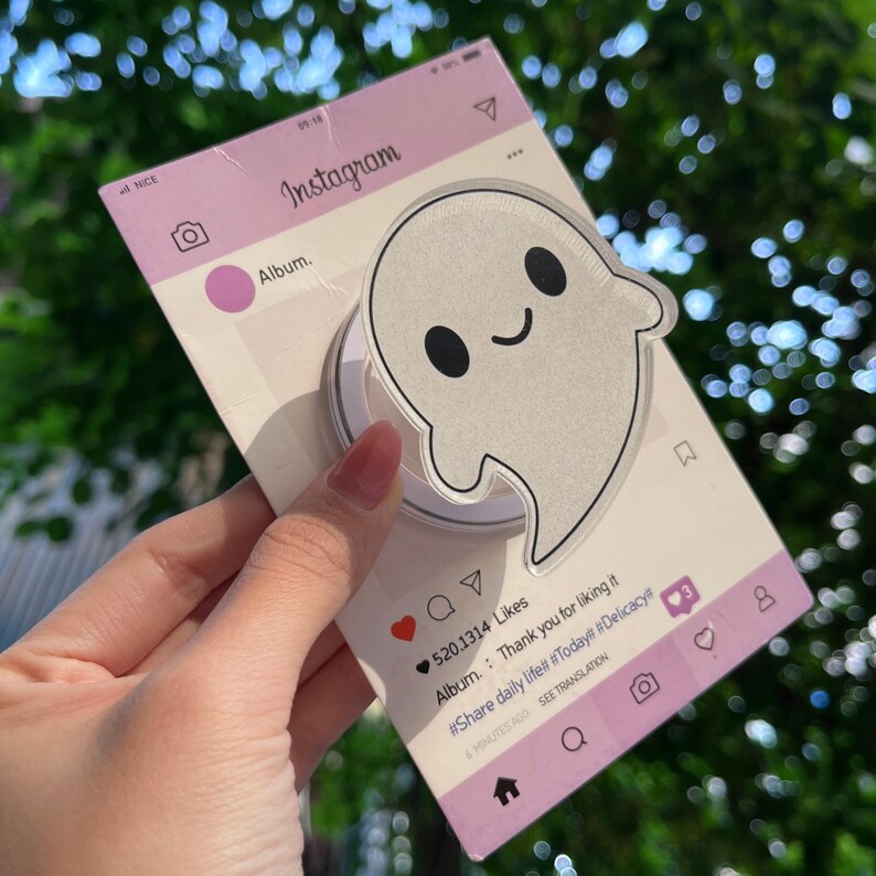 Smiling Ghost Magnetic Phone Stand: Cute Kawaii Ghost Phone Grip, Magsafe Phone Holder, Perfect Gift for Halloween and Ghost Lovers