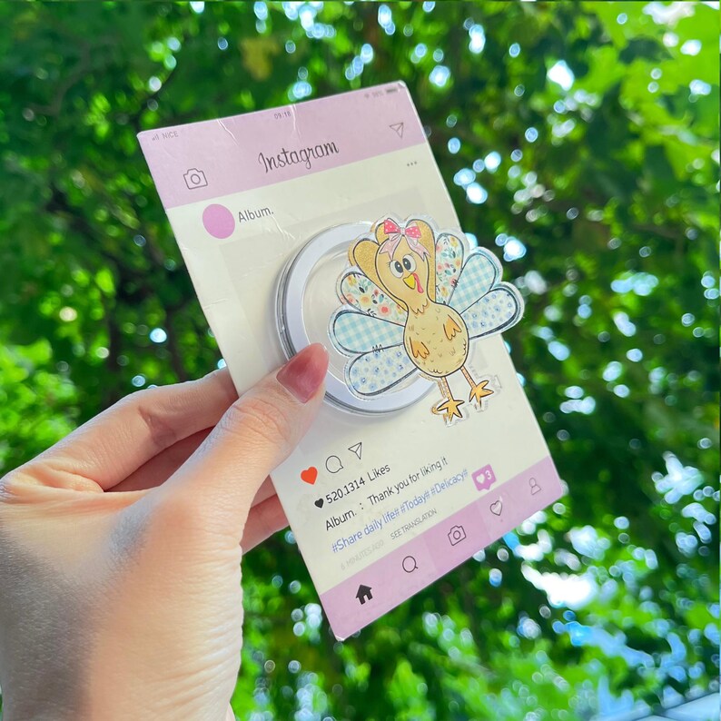 Thanksgiving Turkey Magnetic Phone Holder: Cute Turkey with Bow Phone Grip, Kawaii Thanksgiving Phone Holder, Perfect Gift for Fall Lovers